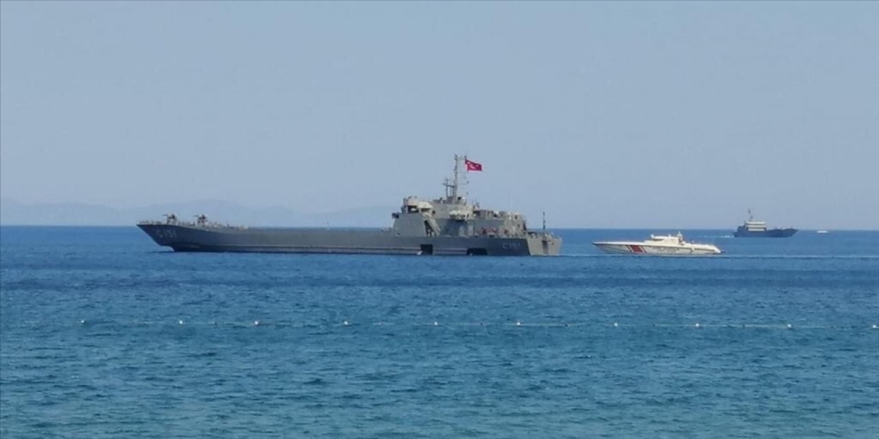 Marmaris'te yangından etkilenenlerin tahliyesi için iki çıkartma gemisi gönderildi