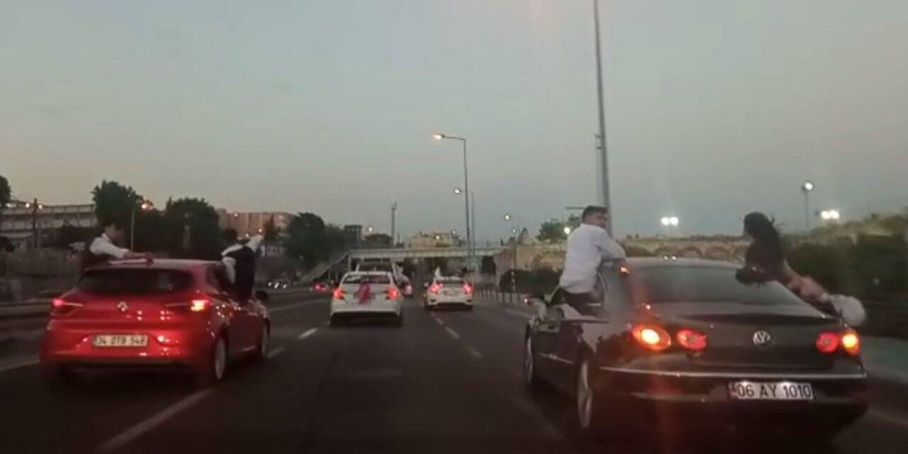 Düğün magandaları Bakırköy sahil yolunda trafiği tehlikeye düşürdü