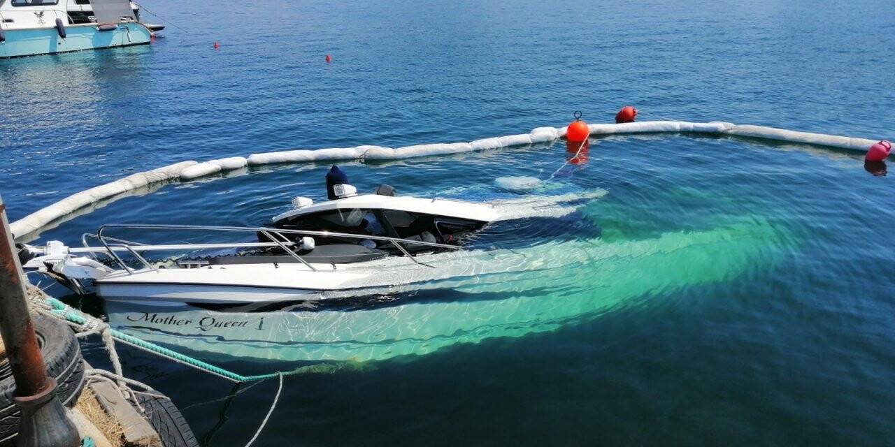 Erdek Limanında lüks yat yanarak battı