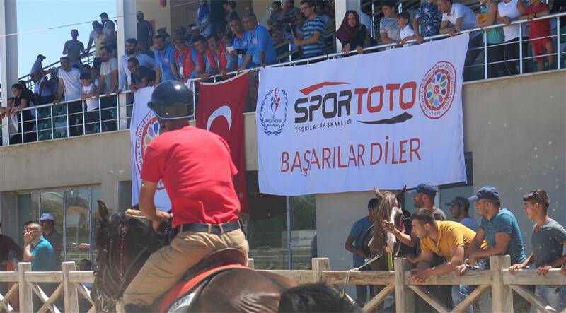 3. Geleneksel Rahvan At Yarışları Konya'da yapıldı