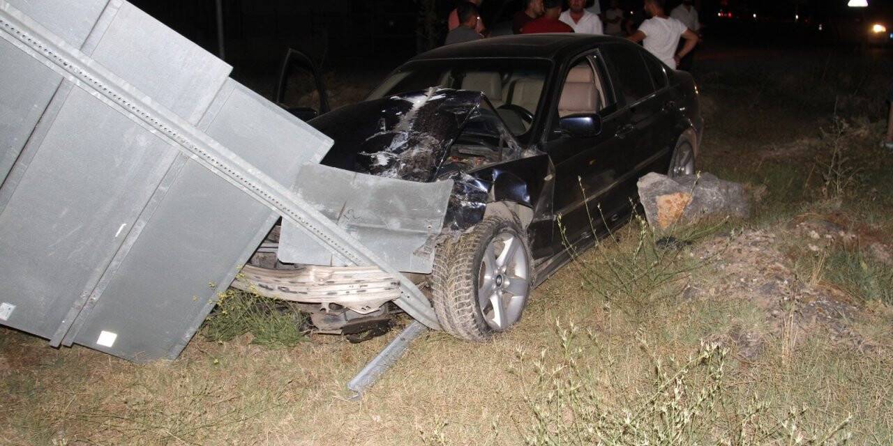 Otomobiller çarpıştı, araçtakiler yara almadan kurtuldu