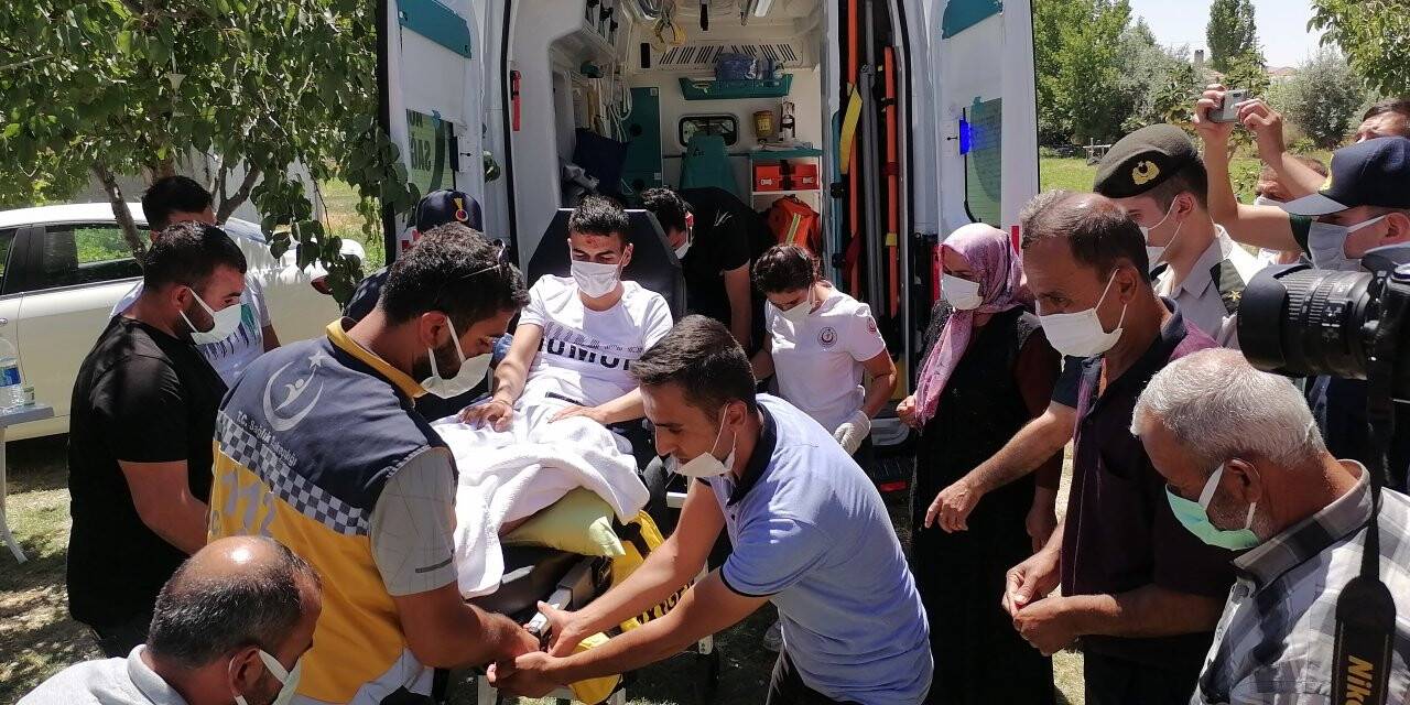 Fırat Kalkanı harekat bölgesinde gazi olan asker baba evinde