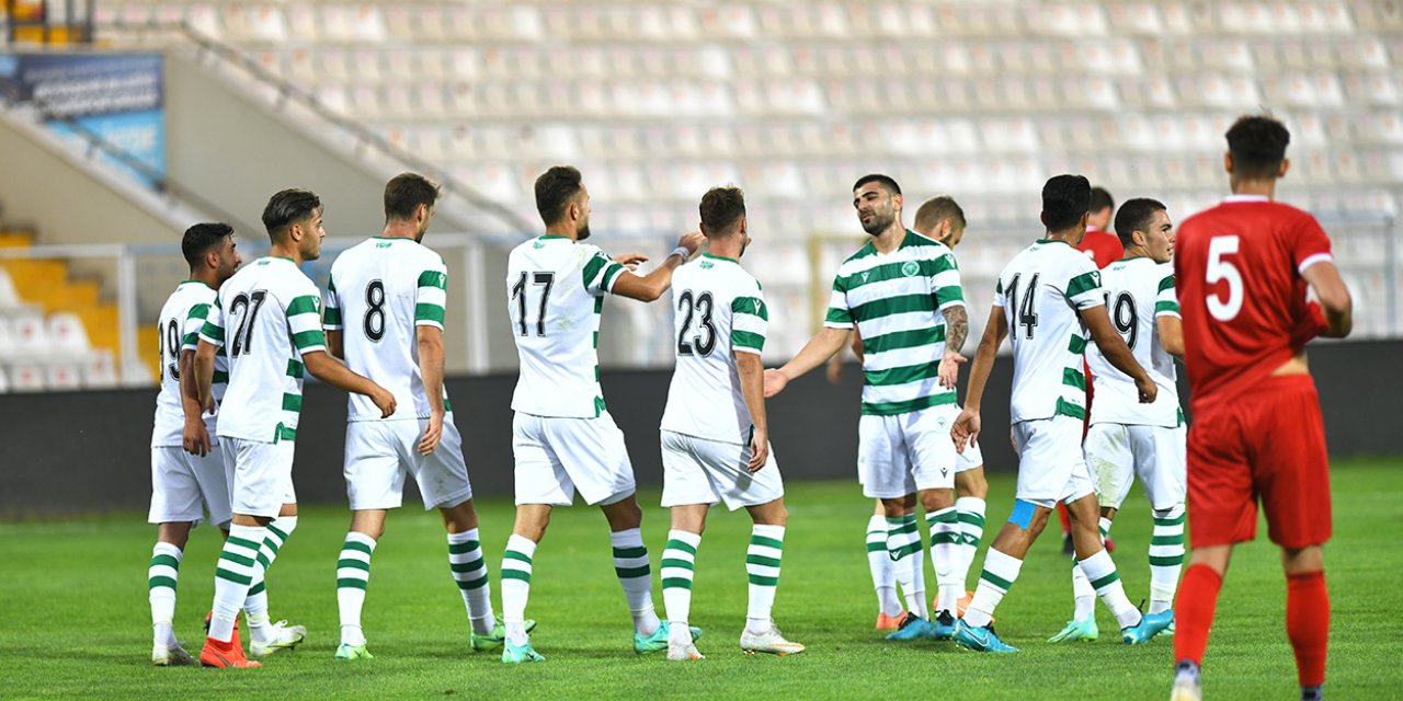 Konyaspor'da 24 oyuncunun lisansı çıkarıldı