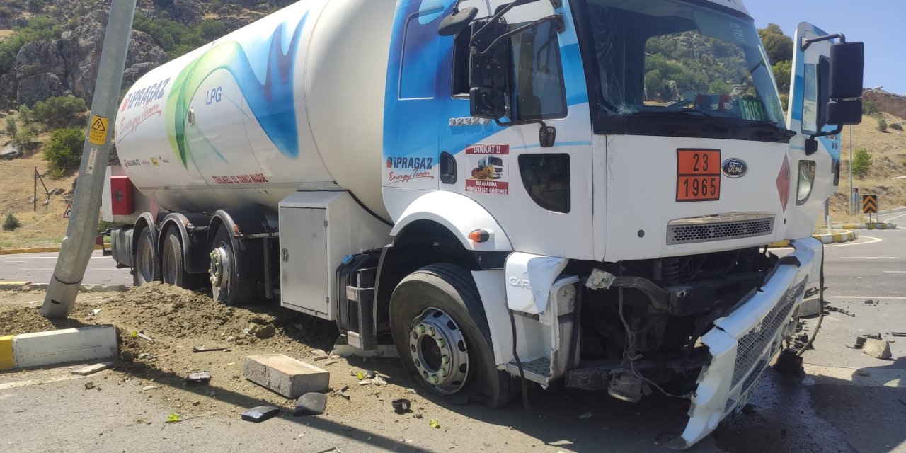 Seydişehir'de LPG tankeri ile otomobil çarpıştı: 2 yaralı