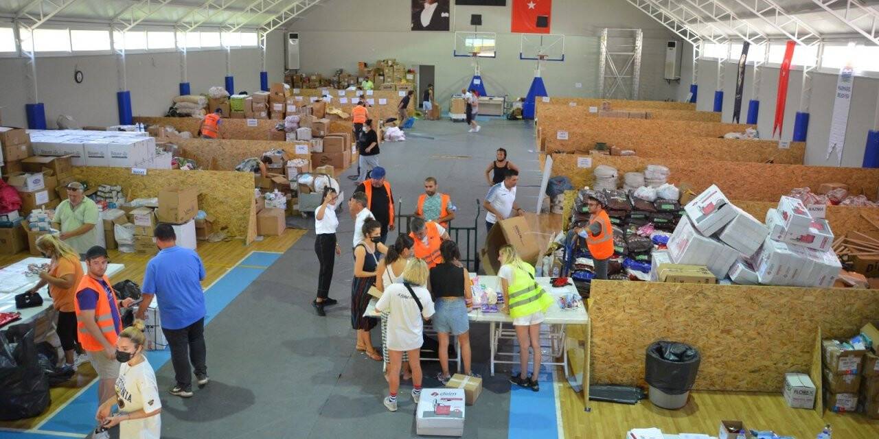 Marmaris’te yardım toplama merkezleri kuruldu