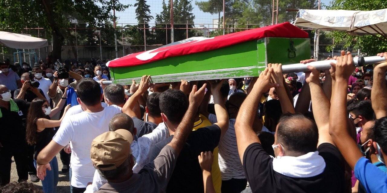 Azra son yolculuğuna uğurlanıyor