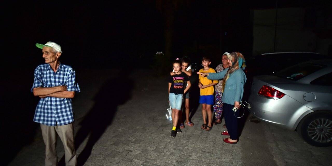 Akyaka’da aileler termik santralin çevresinden tahliye edilenleri bekliyor