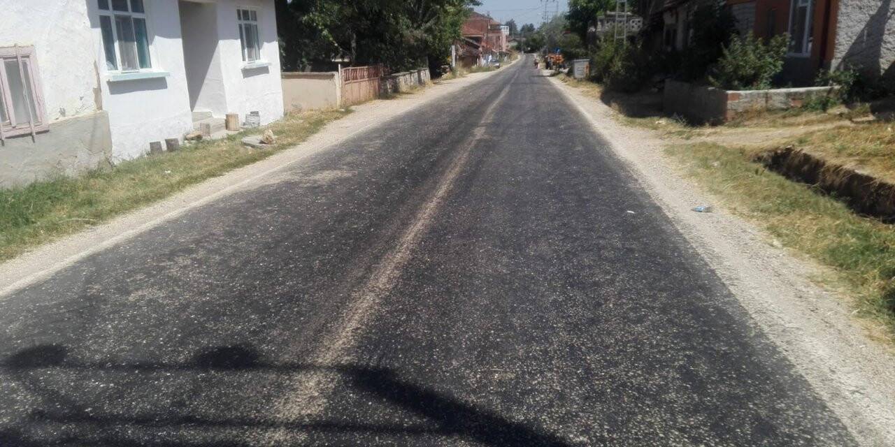 Sıcaklardan asfalt eridi