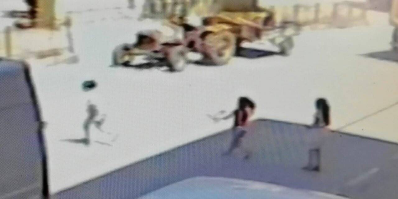 İlkokul öğrencisinin traktörün altında kaldığı anlar kamerada