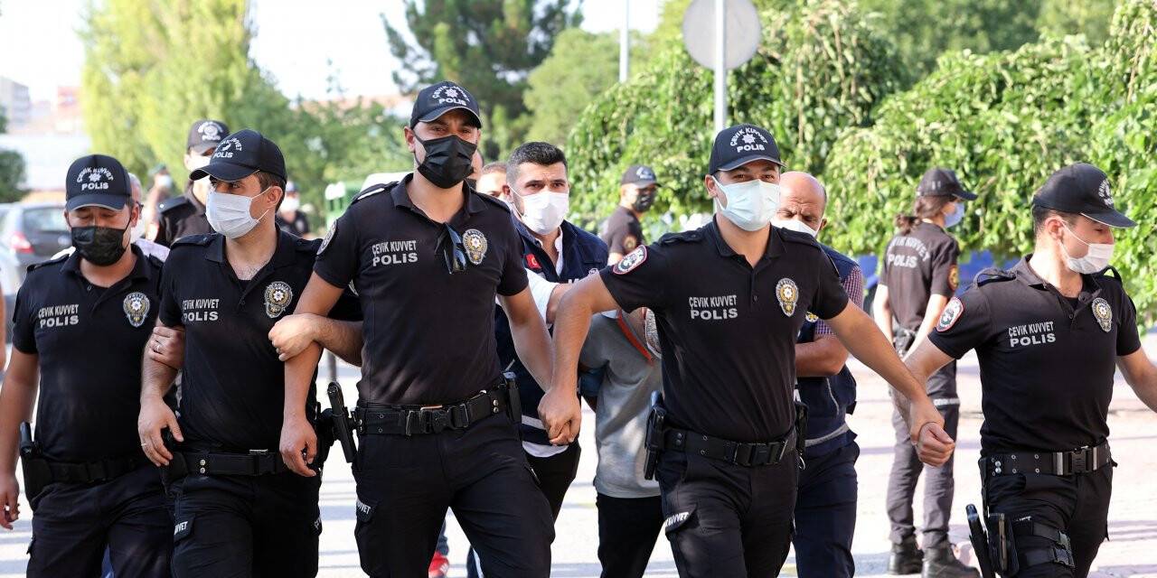 Konya’da 7 kişinin katil zanlısı adliyeye sevk edildi! Etten duvar ördüler!