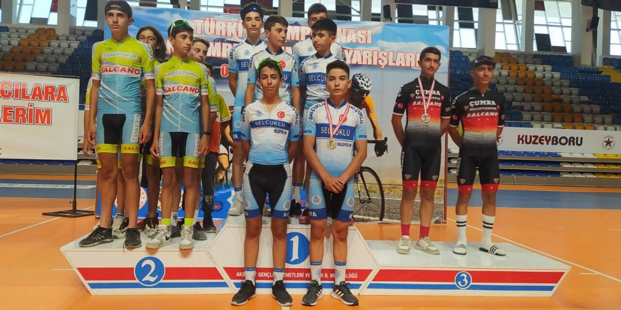 Taşkent Spor Bisiklet Takımı kürsüyü sevdi