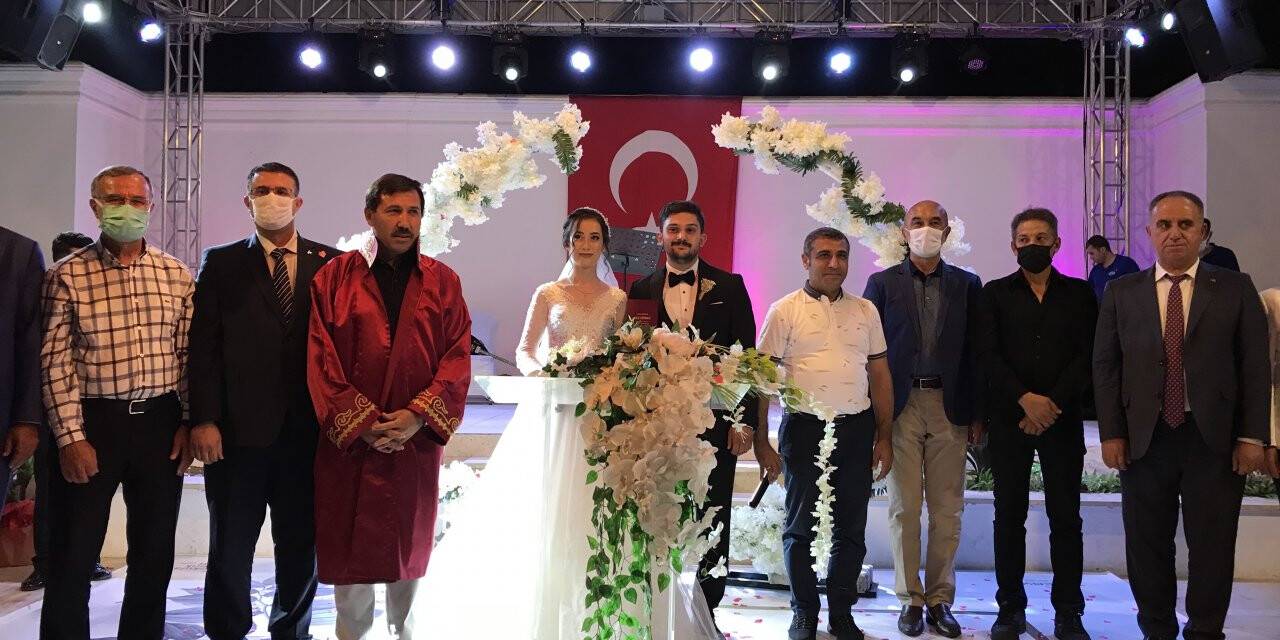 Çalış ve Sezer ailelerinin mutlu günü