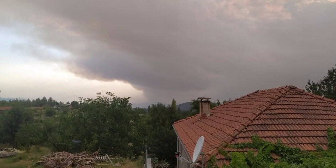 Muğla’daki yangının külleri Denizli ve ilçelerine ulaştı