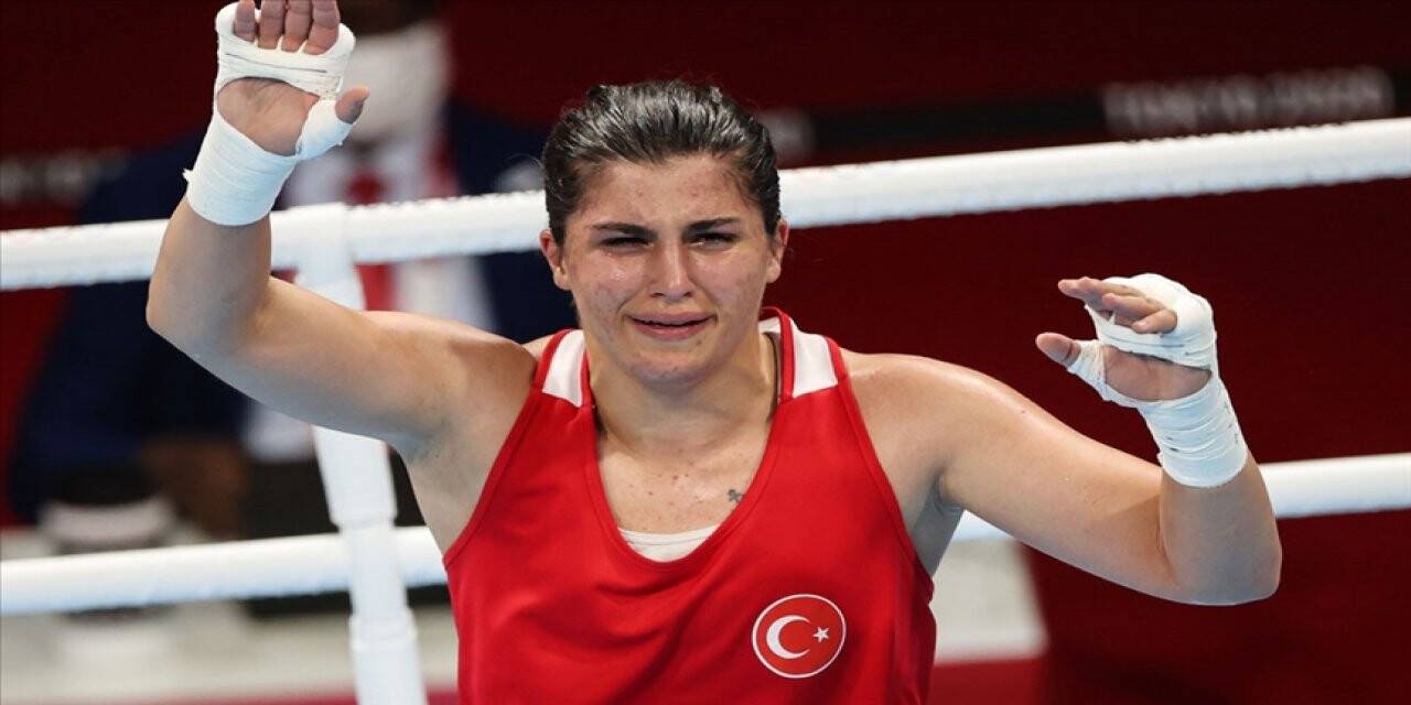 Buse Naz Çakıroğlu: Ülkemizi dünyanın her bir yanından alkışlatmanın gururunu yaşıyorum