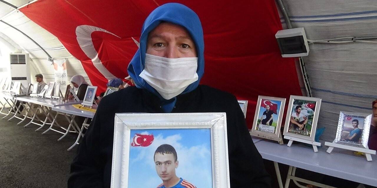 Oğlu zorla dağa kaçırılan evlat nöbetindeki anneden, PKK’ya sert tepki
