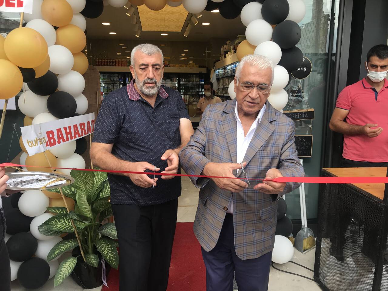 Şehir Şarküteri hizmete açıldı