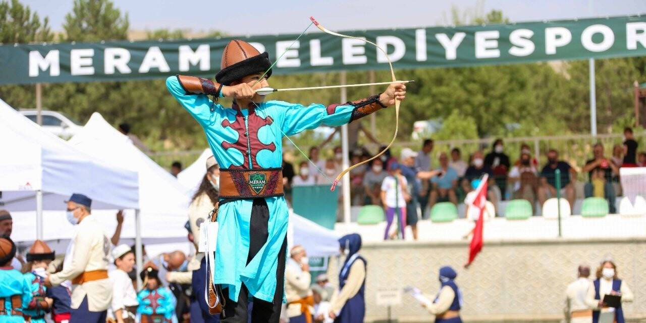 Türkiye’nin dört bir yanından okçular Meram’da ter döktü