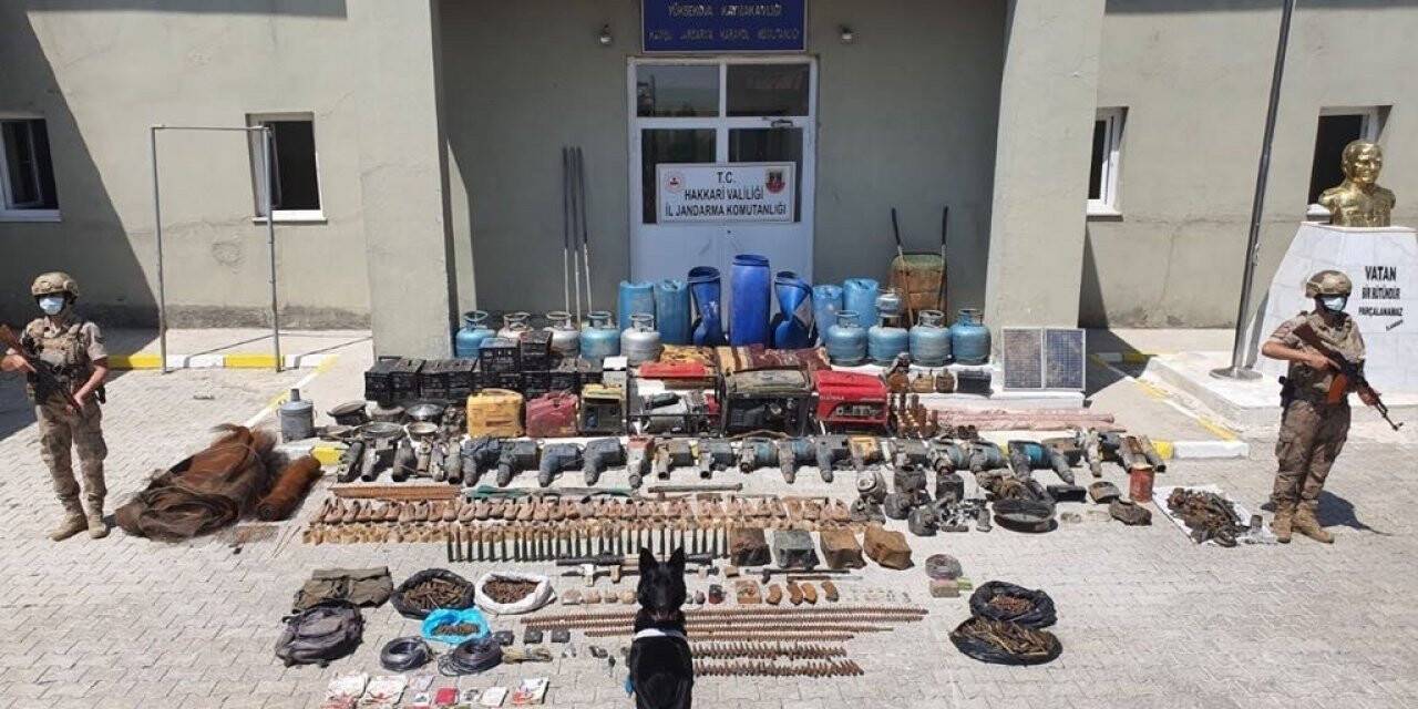 Hakkari kırsalında 3 sığınak ele geçirildi