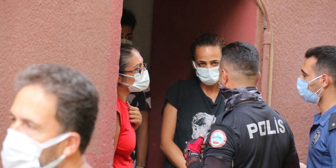 Anne ve kızın farklı odalarda cansız bedenleri bulundu