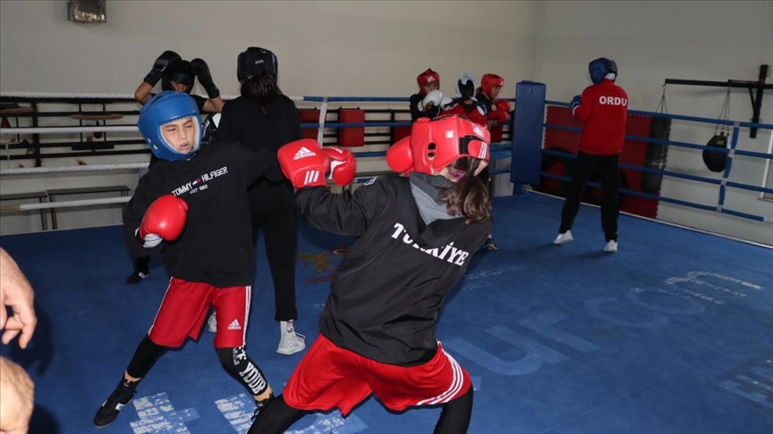 "Busenaz"ların başarısı minik boksörleri hırslandırdı