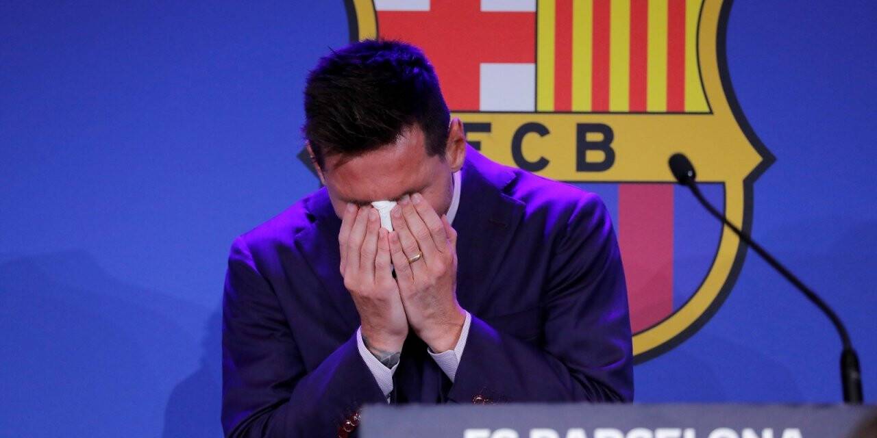 Lionel Messi, Barcelona’ya göz yaşlarıyla veda etti