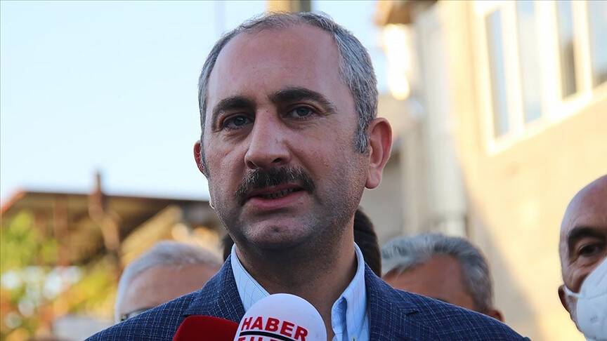Adalet Bakanı Gül: “Yanan alanlara tek bir çivi çakılmasına izin vermeyeceğiz”