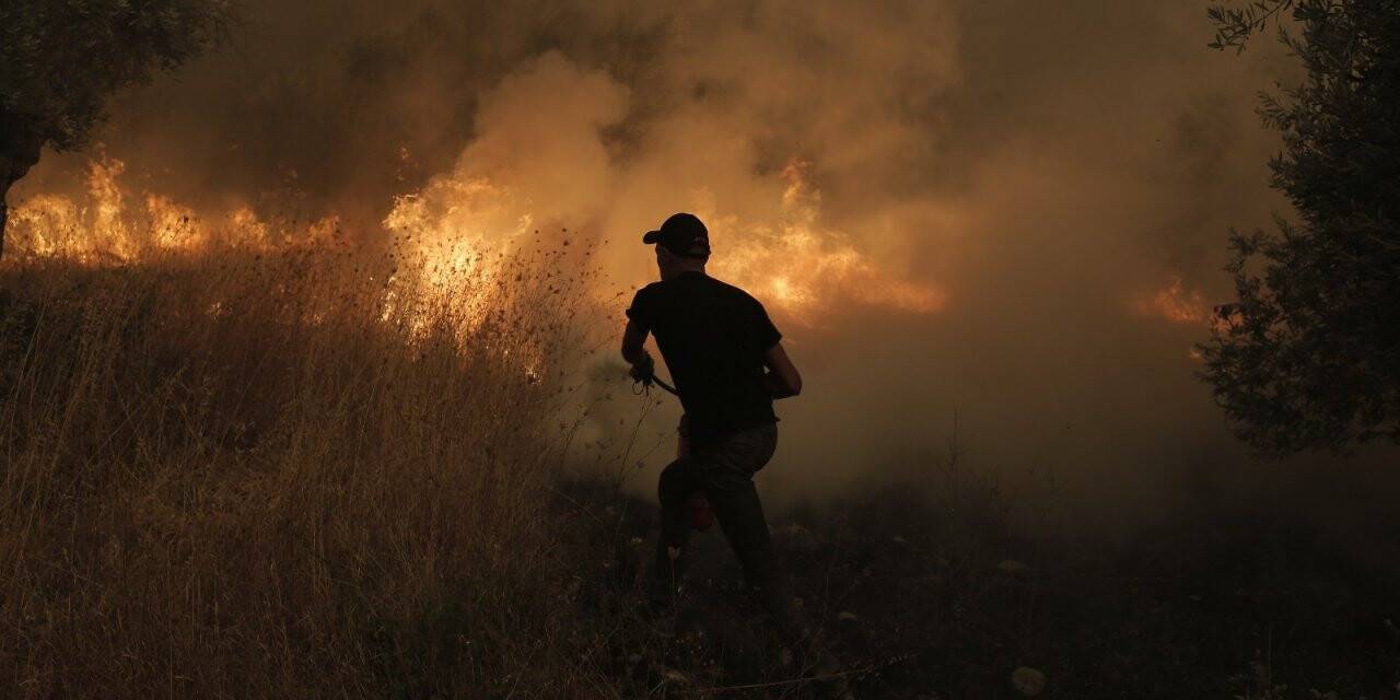 Eğriboz’daki yangınlara 17 hava aracı ile müdahale sürüyor
