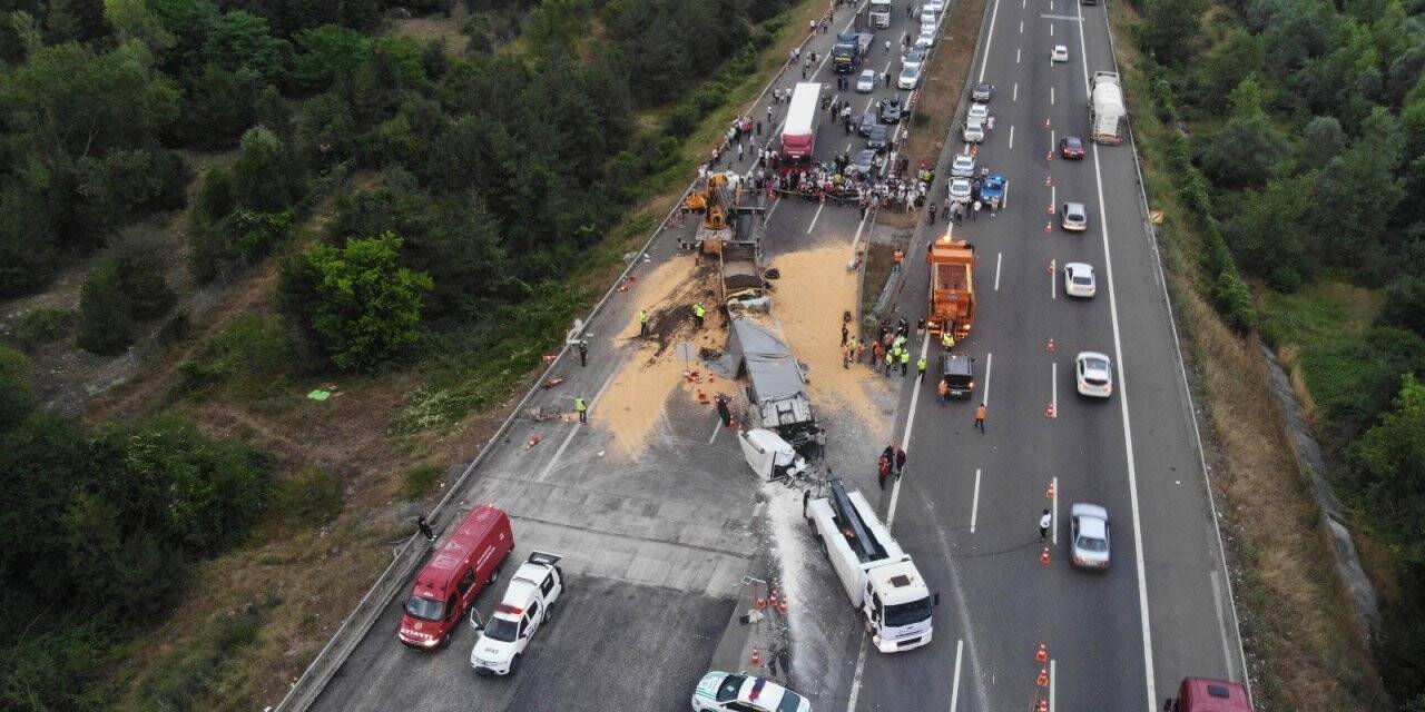 TEM’in İstanbul yönü 4,5 saat sonra trafiğe açıldı