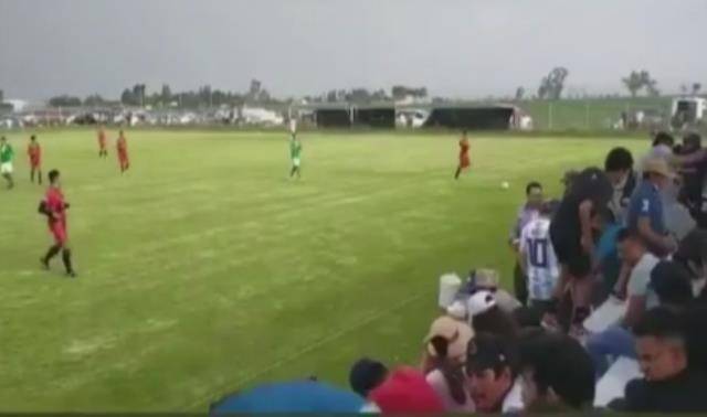 Futbol maçında silahlı saldırı: 3 ölü, 1 yaralı