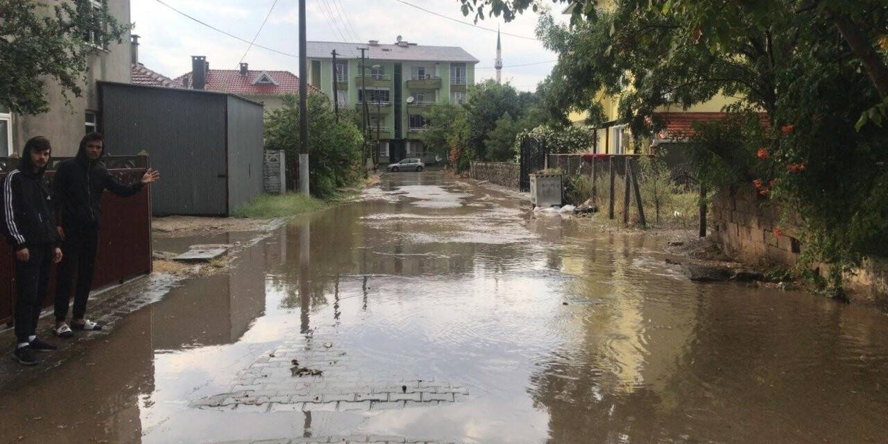 Dolu ve sağanak yağış hayatı olumsuz etkiledi