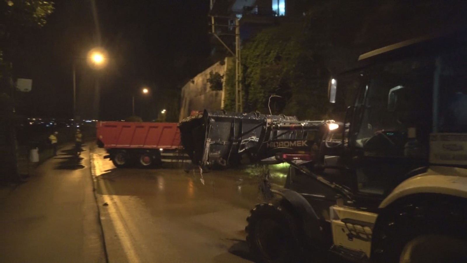 Sinop’ta istinat duvarı çöktü: 1 araç zarar gördü
