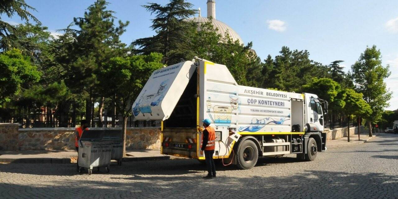 Akşehir’de çöp konteynerleri dezenfekte ediliyor