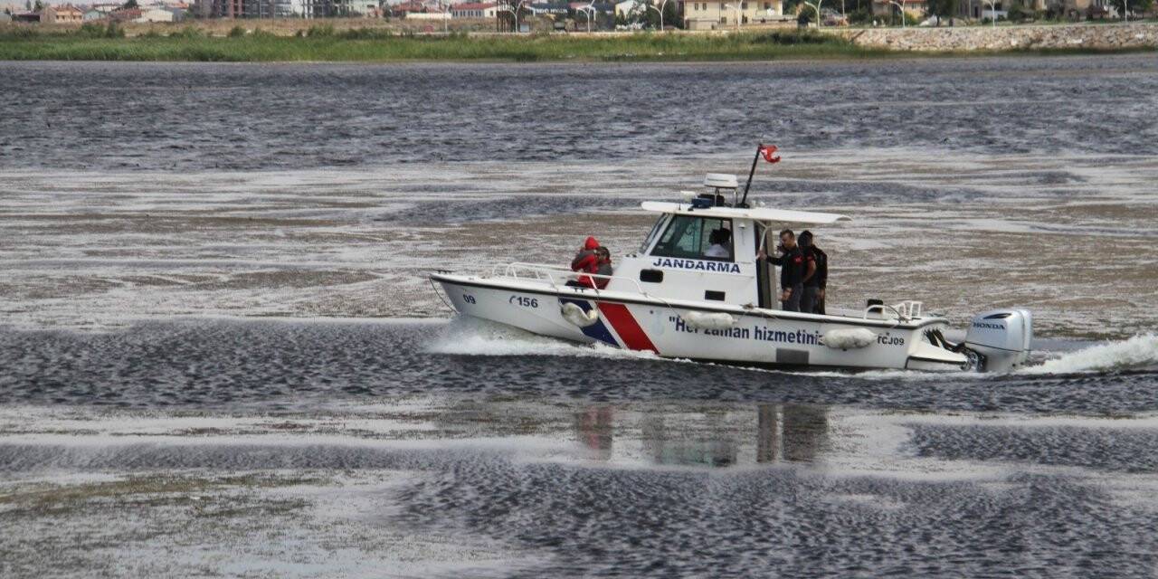 Konya'da balık avlamak için teknesiyle göle açılan şahıstan haber alınamıyor
