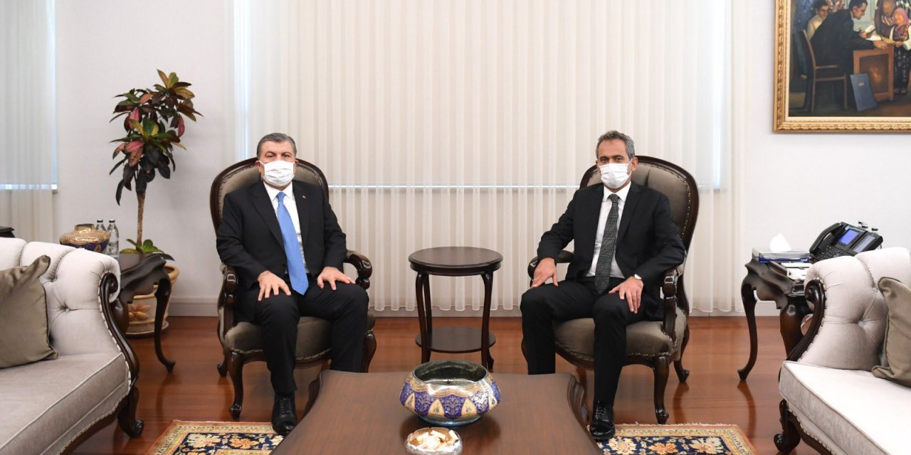 Sağlık Bakanı Koca, Milli Eğitim Bakanı Özer'i ziyaret etti
