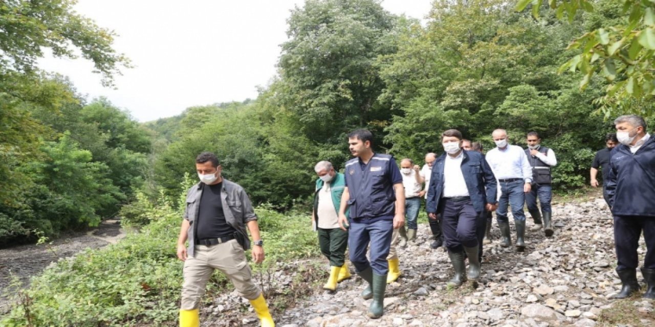 Çevre ve Şehircilik Bakanı Kurum, Kastamonu'da sel bölgesinde incelemelerde bulundu