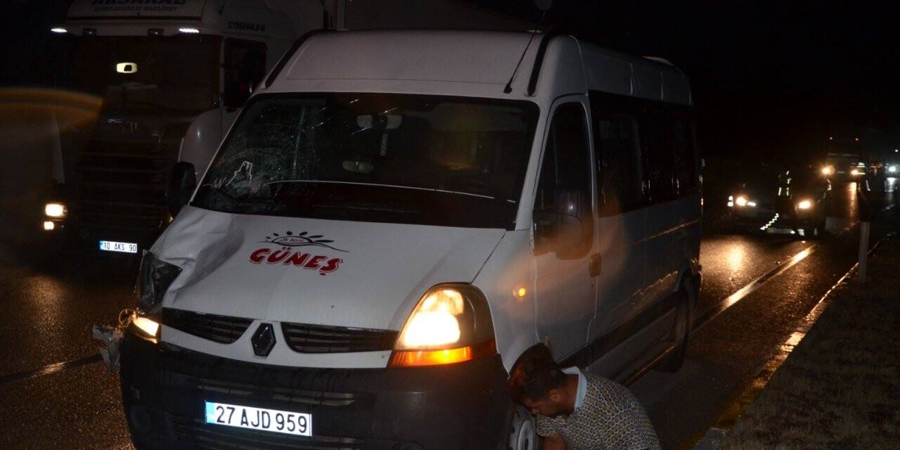 Minibüsün çarptığı yaya ağır yaralandı