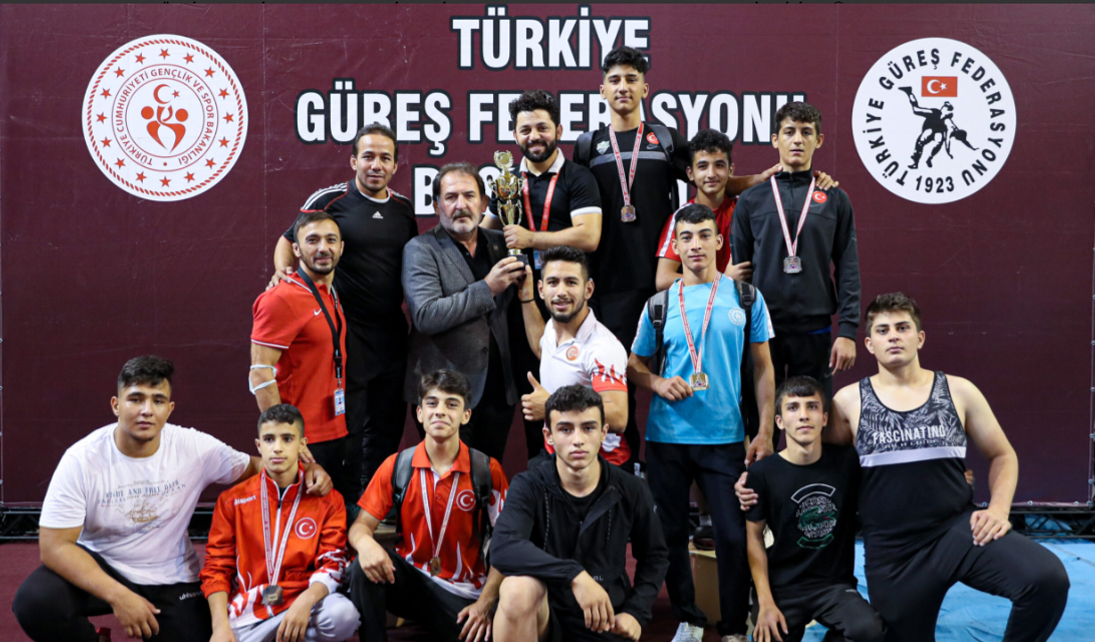 Meram Belediyespor güreş takımı ikinci oldu