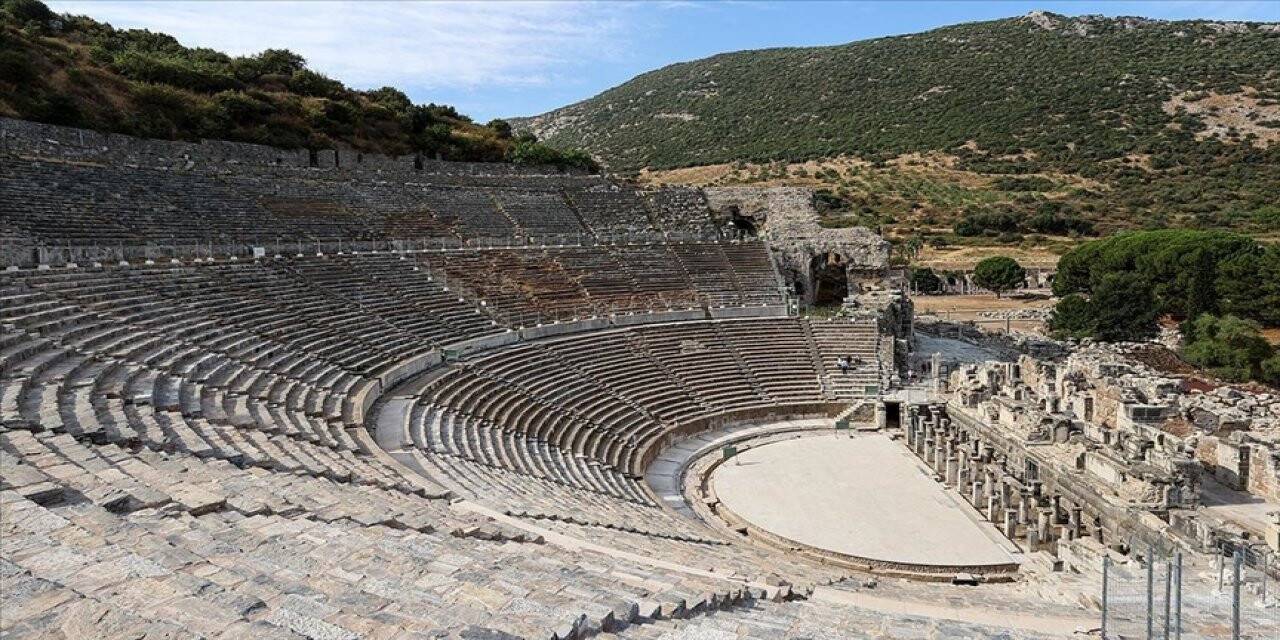'Efes Tiyatrosu' 3 yıl aradan sonra sanat için kapılarını aralıyor