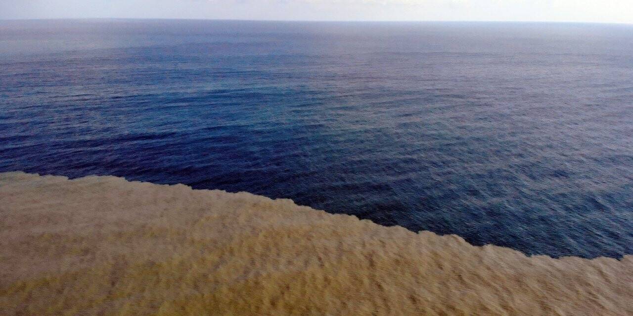 Sel bölgesinde deniz iki renk