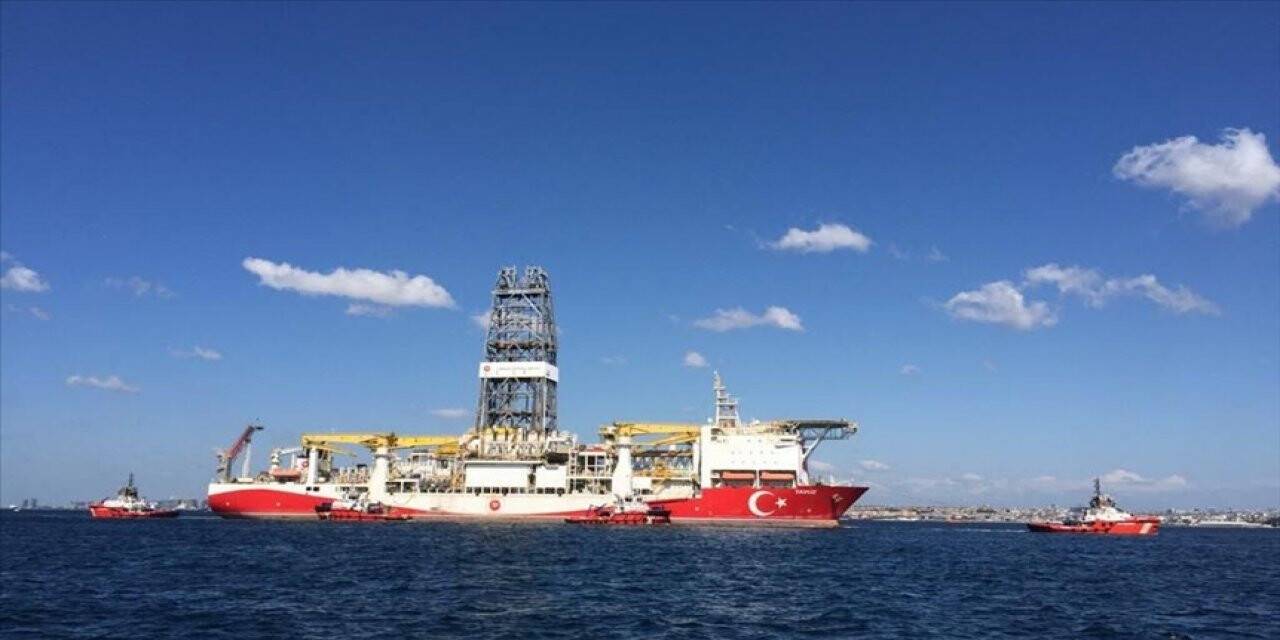 Yavuz Sondaj Gemisi, kule söküm işlemleri için Haydarpaşa Limanı'na yanaştırıldı