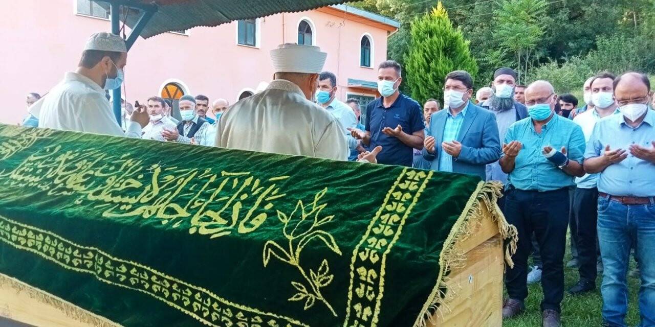Selde cenazesi dört gün sonra bulunan yaşlı kadın defnedildi