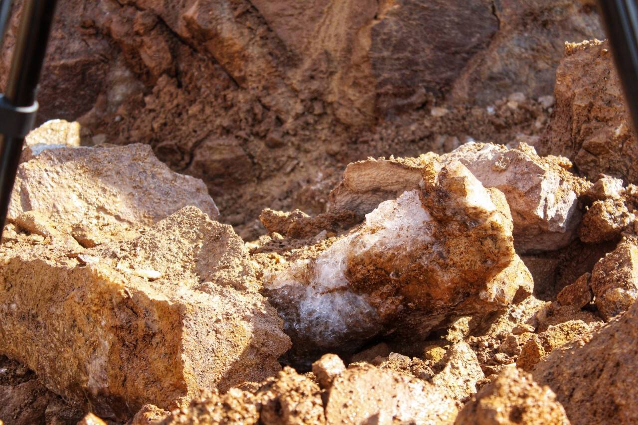 Sınır duvarı çalışmalarında binlerce yıllık yer altı buzuluna rastlandı