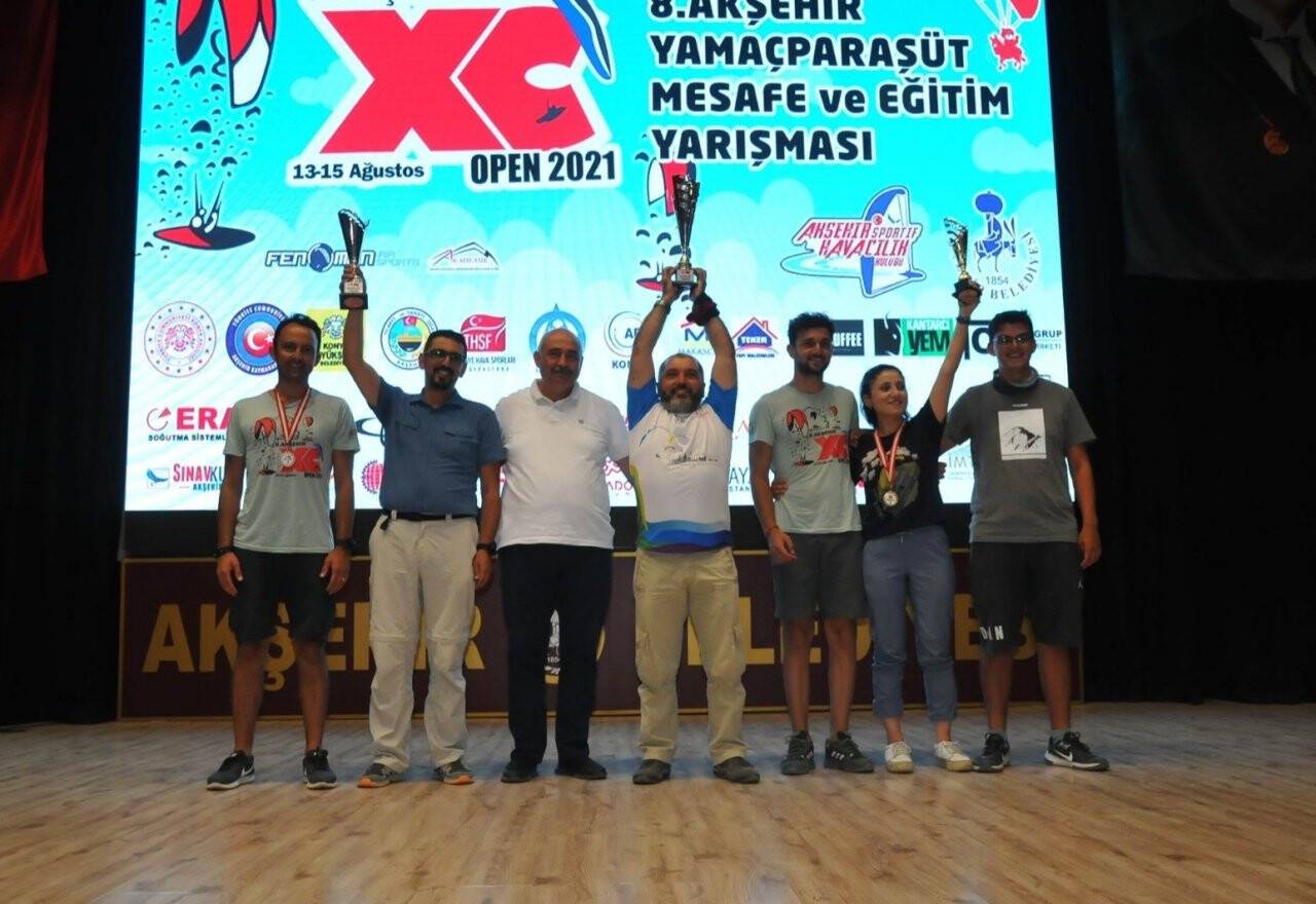 Akşehir’de yamaç paraşütü şampiyonasında ödüller sahiplerini buldu