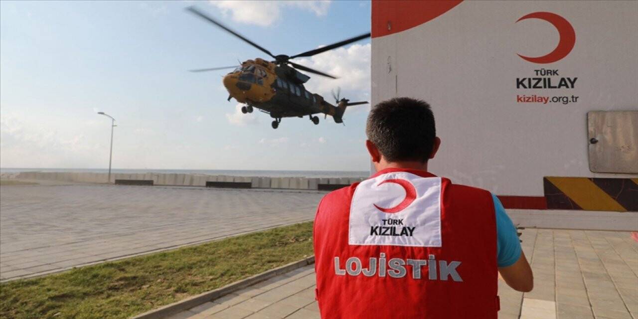 Türk Kızılayın hazırladığı yardım malzemeleri, MSB helikopterleriyle sel bölgelerine ulaştırılıyor