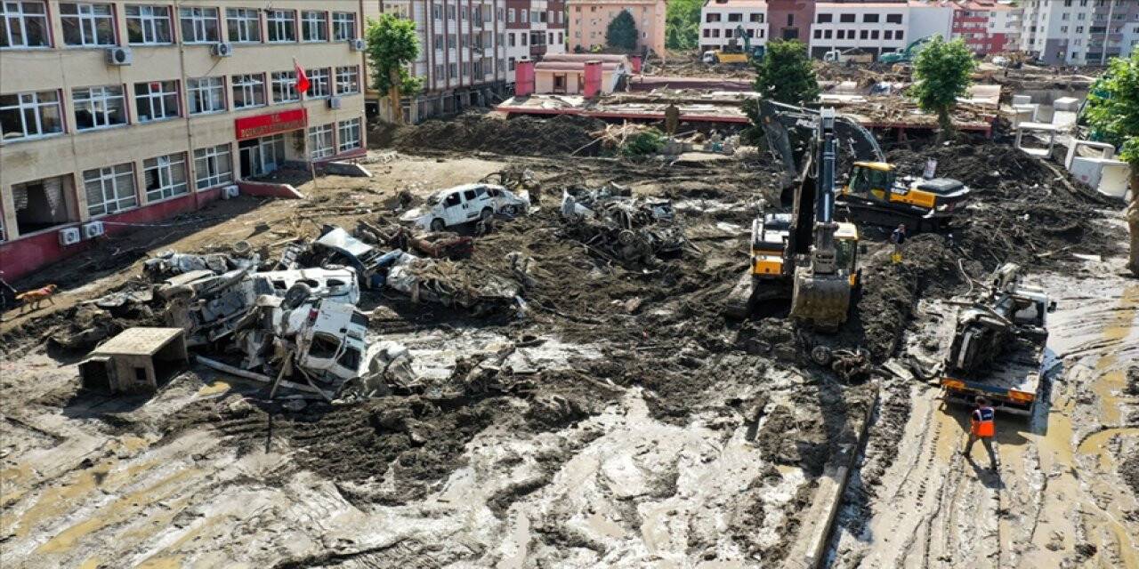 Karadeniz'deki sel felaketinde can kaybı 77'ye yükseldi