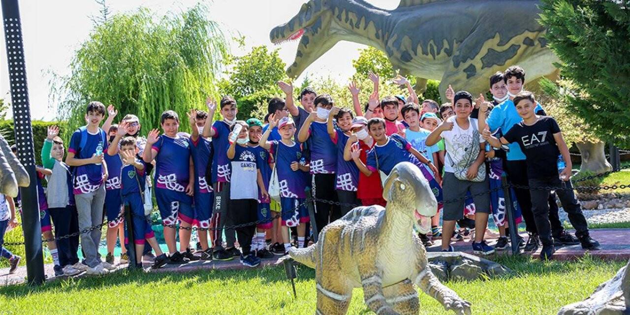 Meram Yaz Spor Okulu Öğrencileri 80 Binde Devr-i Alem Parkı’nda