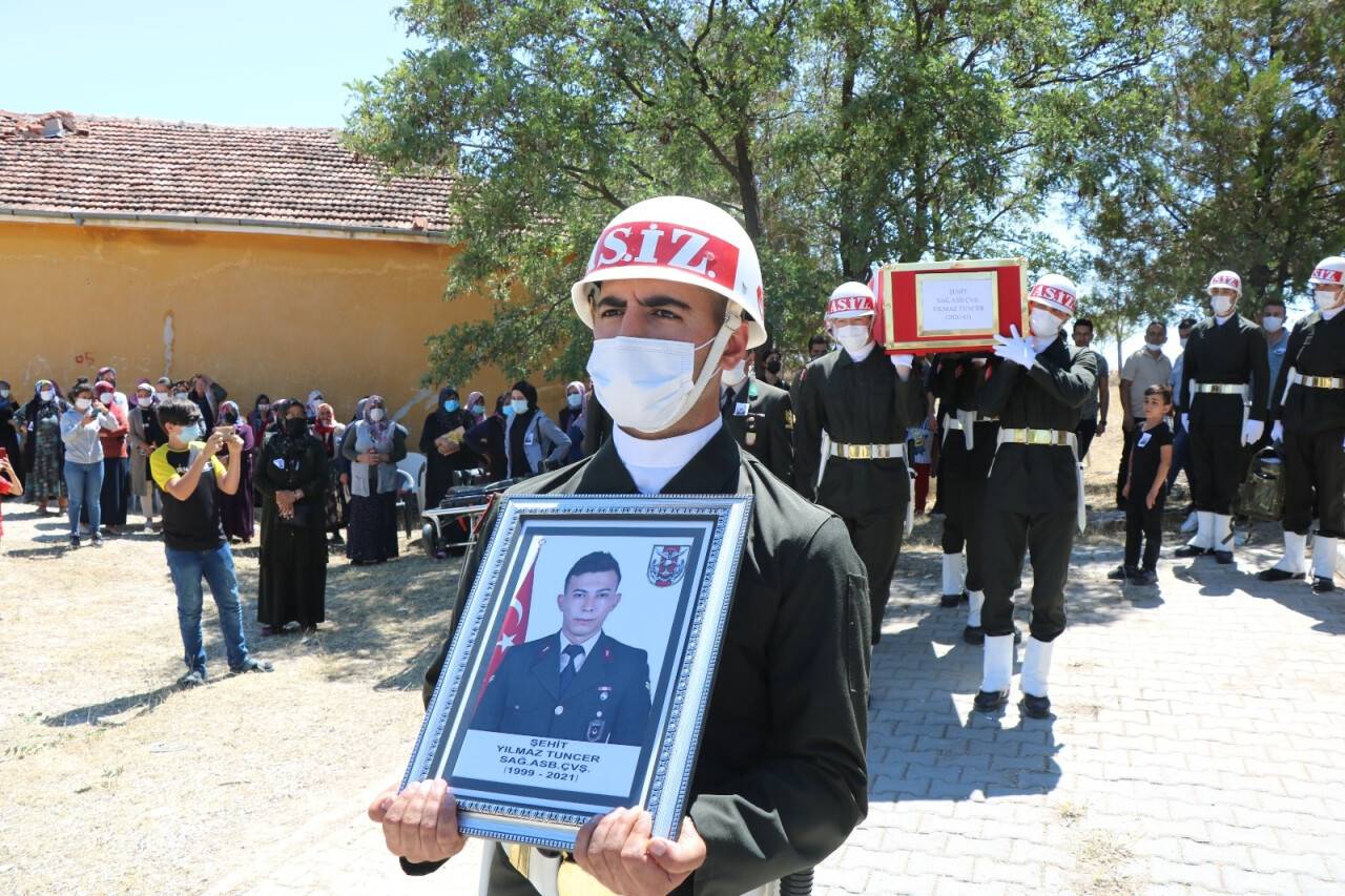 Şehit Tuncer, son yolculuğuna uğurlandı