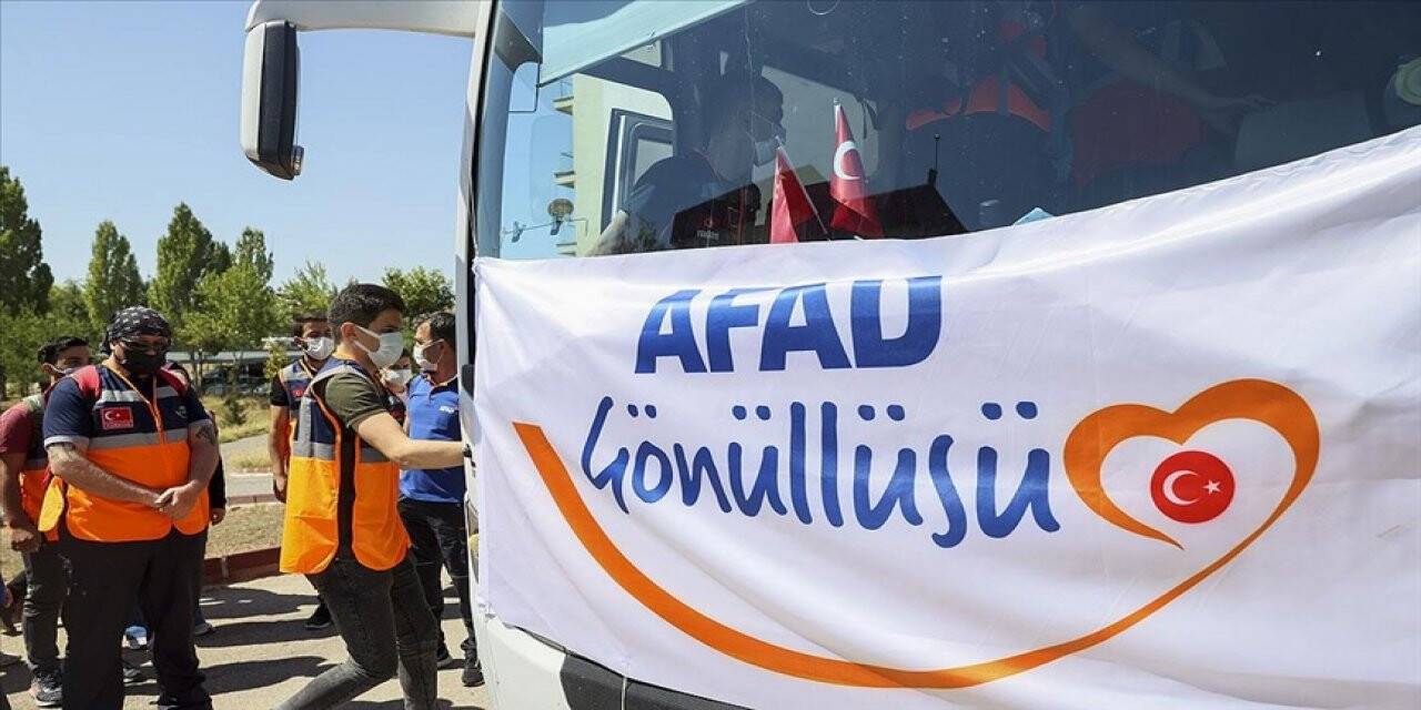 Gönüllüler selzedeleri yalnız bırakmıyor
