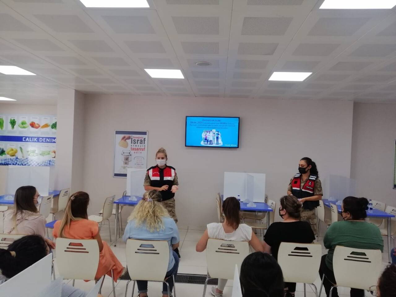 Fabrika çalışanı kadınlara KADES eğitimi