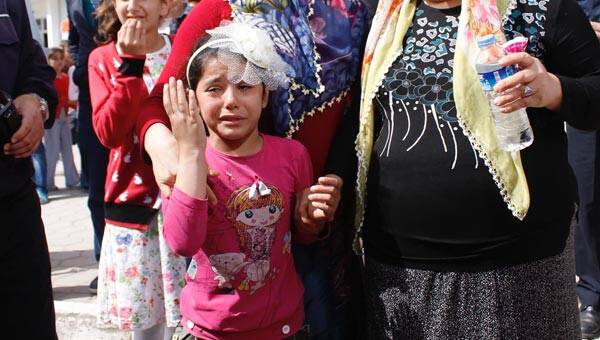 Kardeşine otobüs çarpan küçük kızın feryadı: Ona bir şey olmasın